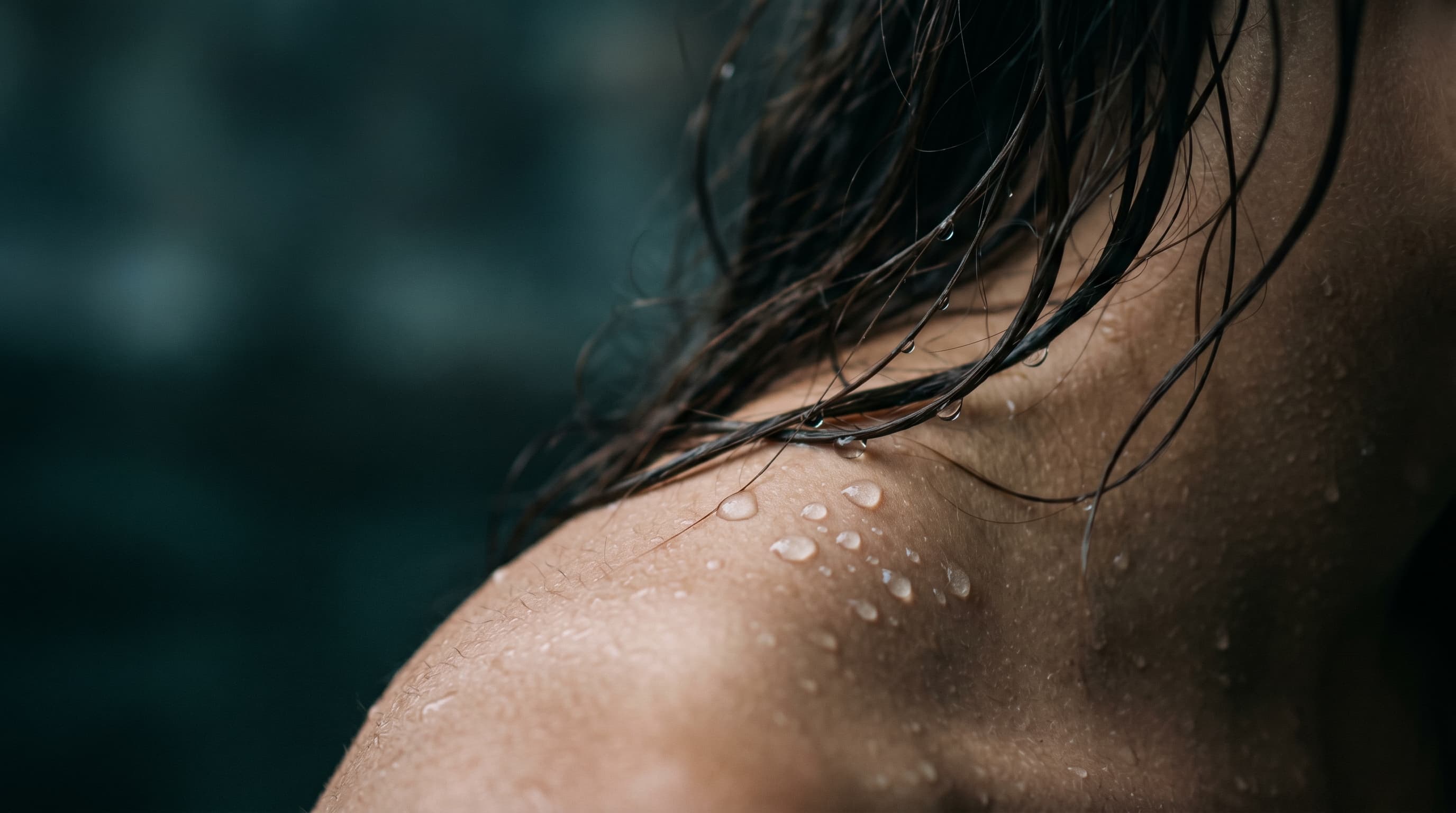 Peau sèche et cheveux ternes après une douche à l'eau calcaire au Luxembourg